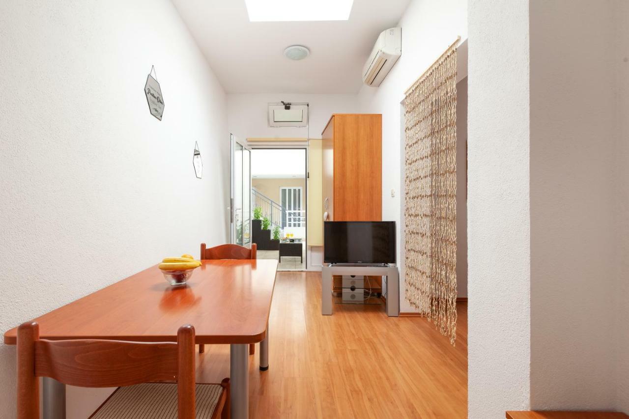 R Apartment Makarska